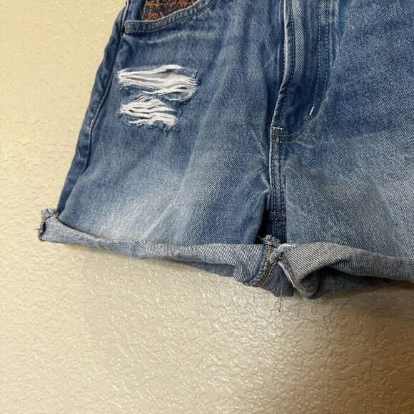 Arizona Jeans Co Womens Jean Shorts Size 1 Patch Pocket Highest Rise Roll/fray - Picture 3 of 9